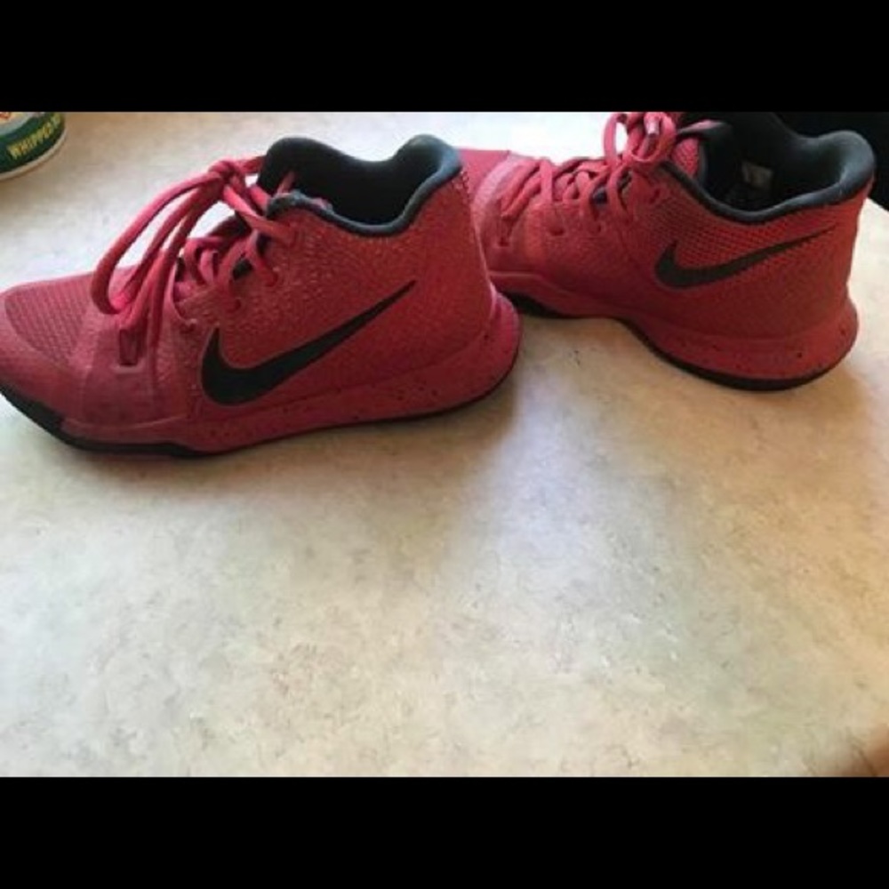 Youth Boys Kyrie 3 shoes. Size 2Y